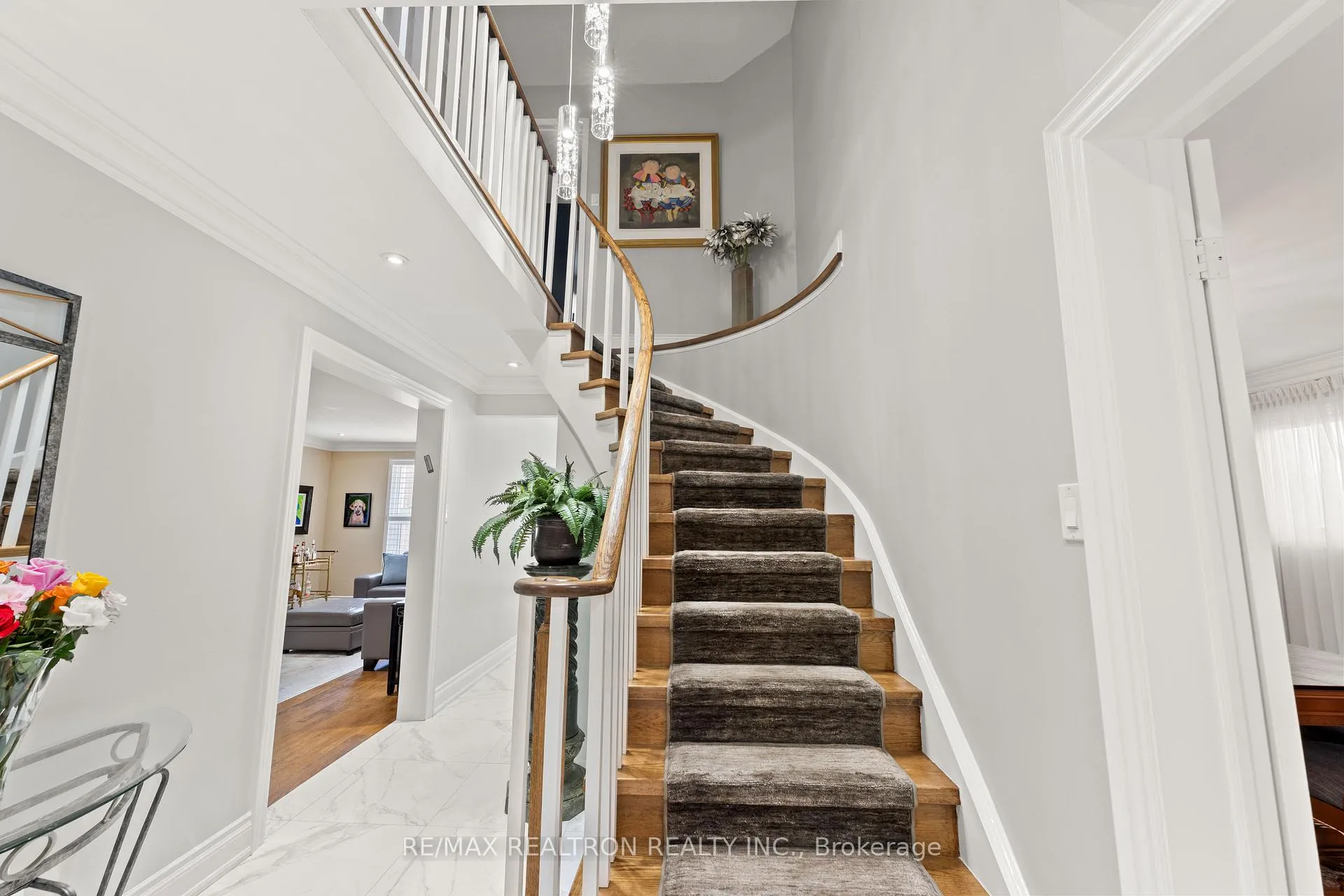 Photo 24 of 10 Millcreek Crescent, Vaughan, Brownridge — HOMEH