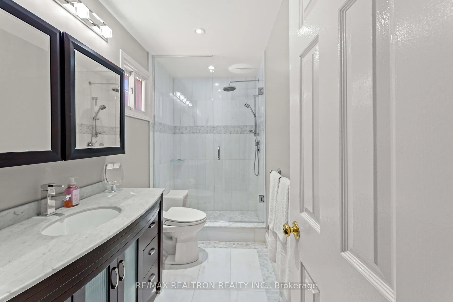 Photo 29 of 10 Millcreek Crescent, Vaughan, Brownridge — HOMEH