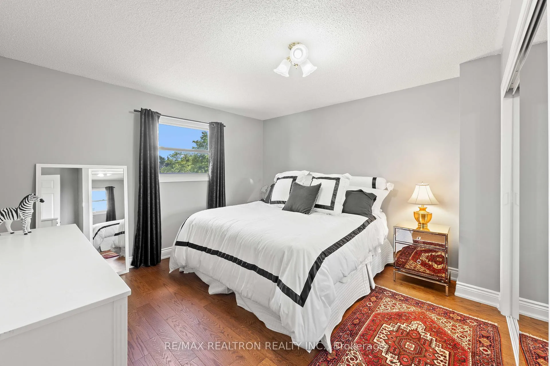 Photo 32 of 10 Millcreek Crescent, Vaughan, Brownridge — HOMEH
