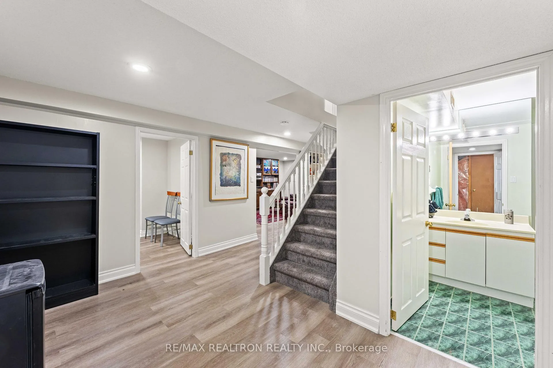 Photo 36 of 10 Millcreek Crescent, Vaughan, Brownridge — HOMEH