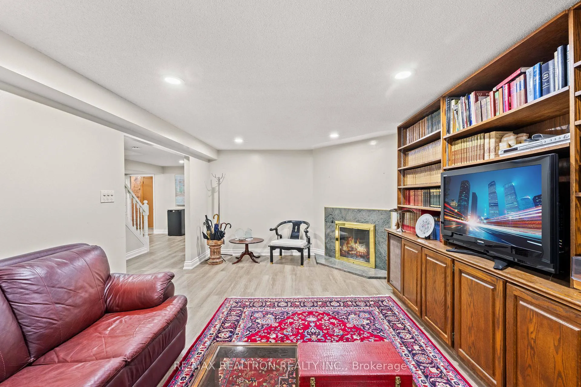 Photo 37 of 10 Millcreek Crescent, Vaughan, Brownridge — HOMEH