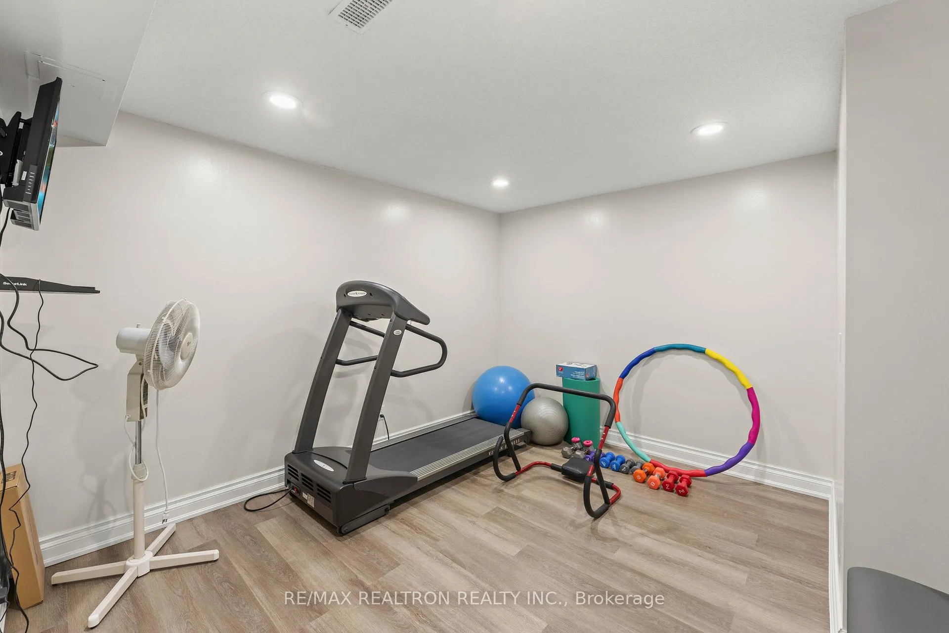 Photo 40 of 10 Millcreek Crescent, Vaughan, Brownridge — HOMEH