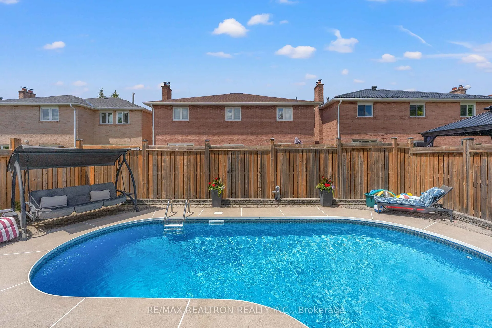 Photo 42 of 10 Millcreek Crescent, Vaughan, Brownridge — HOMEH