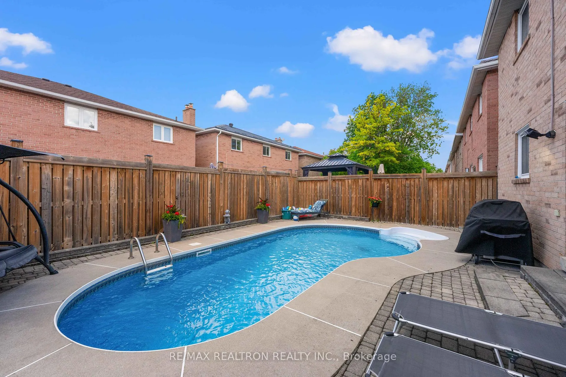 Photo 43 of 10 Millcreek Crescent, Vaughan, Brownridge — HOMEH