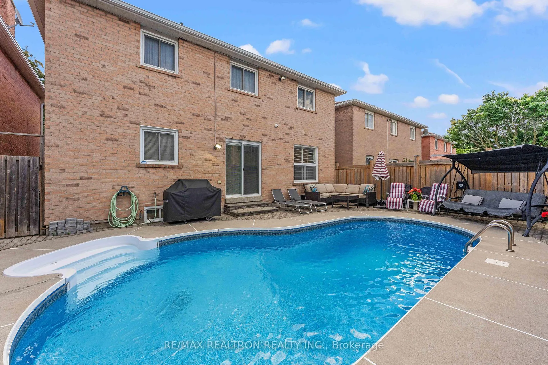 Photo 45 of 10 Millcreek Crescent, Vaughan, Brownridge — HOMEH