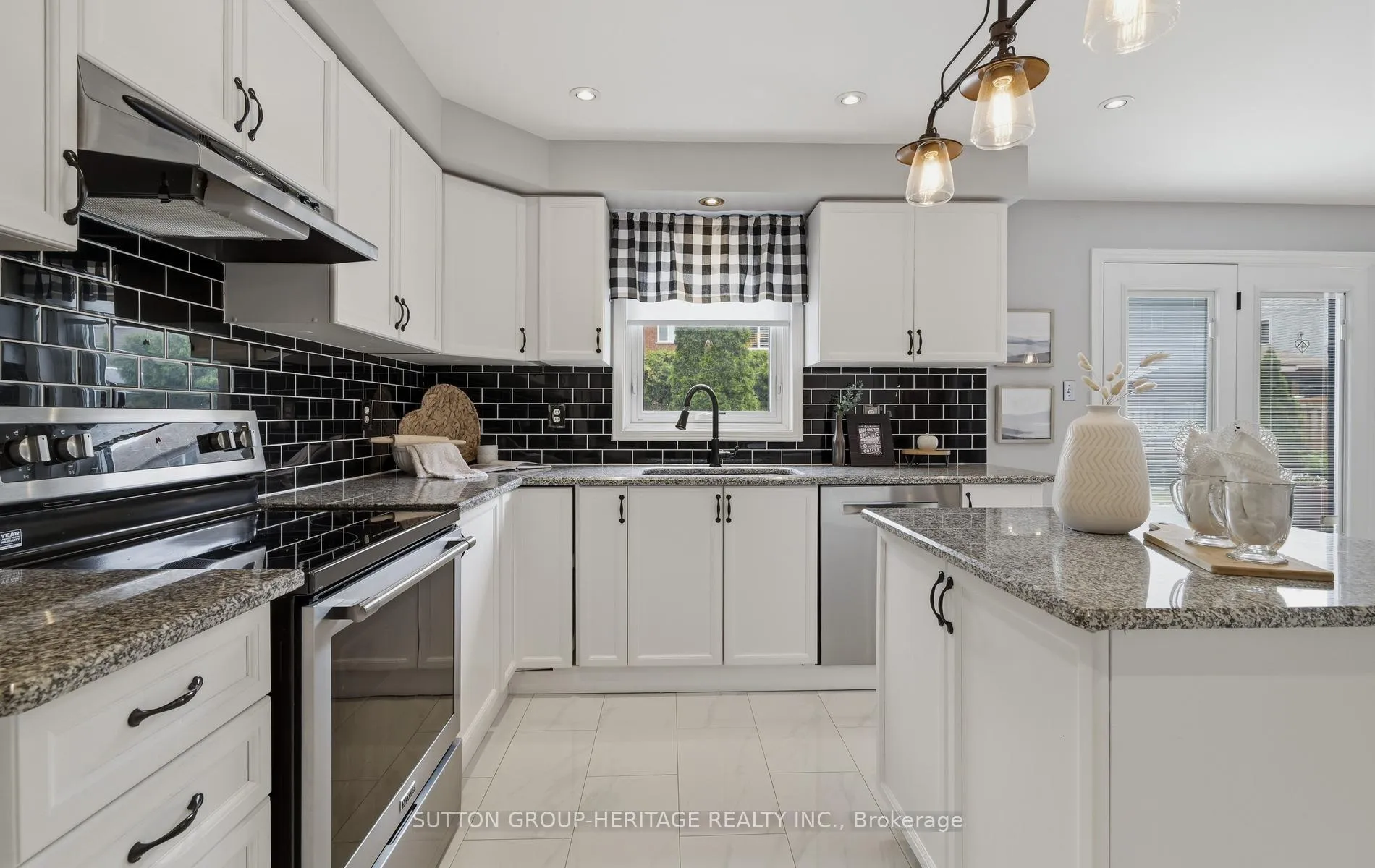 Photo 15 of 44 Sabbe Crescent, Ajax, Northwest Ajax — HOMEH