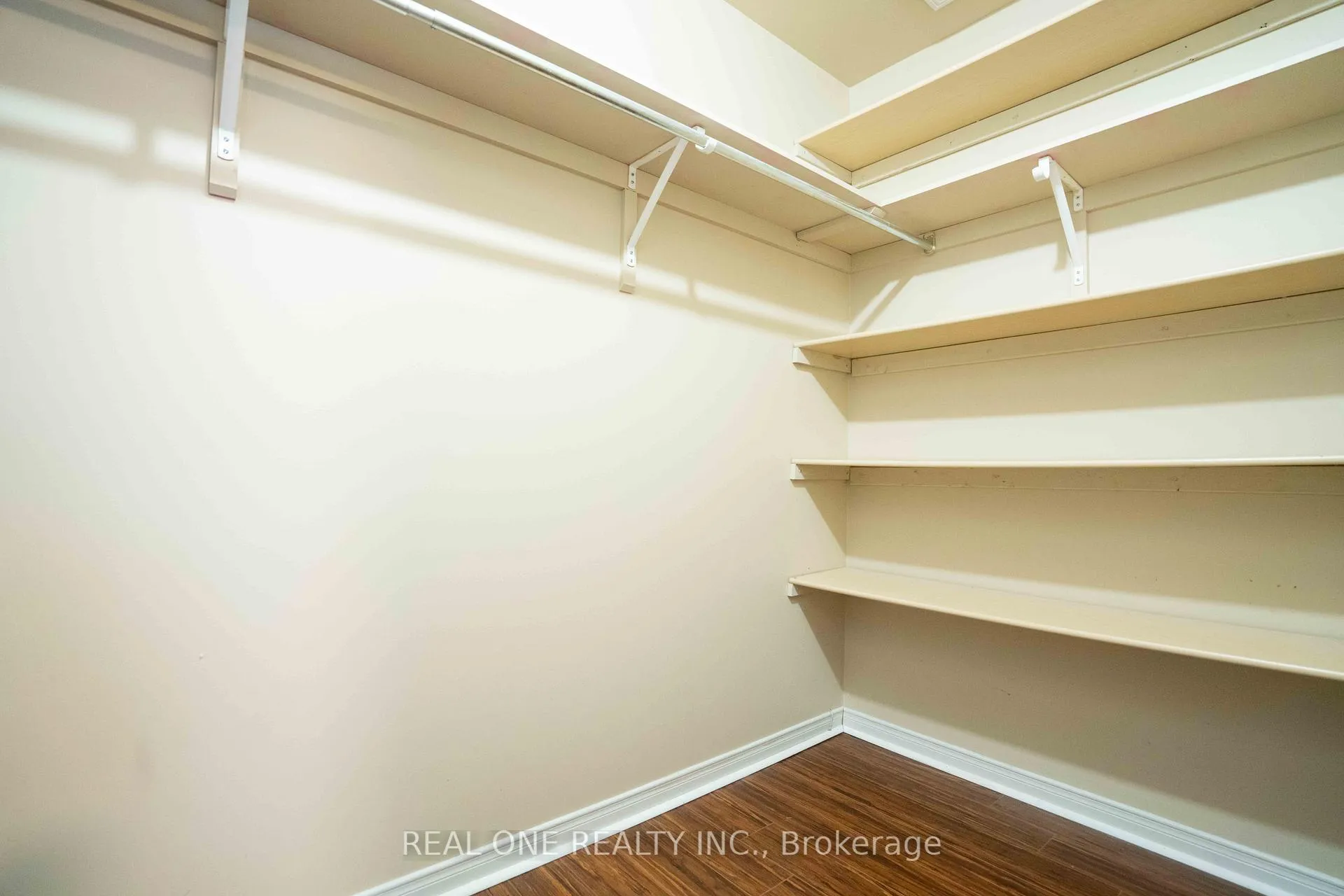 Photo 10 of 407 Downsview Place, Waterloo, Bridgeport — HOMEH