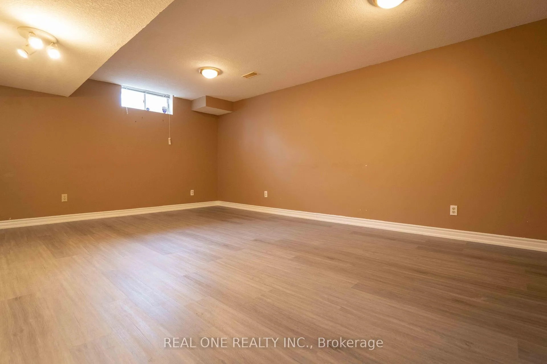 Photo 15 of 407 Downsview Place, Waterloo, Bridgeport — HOMEH