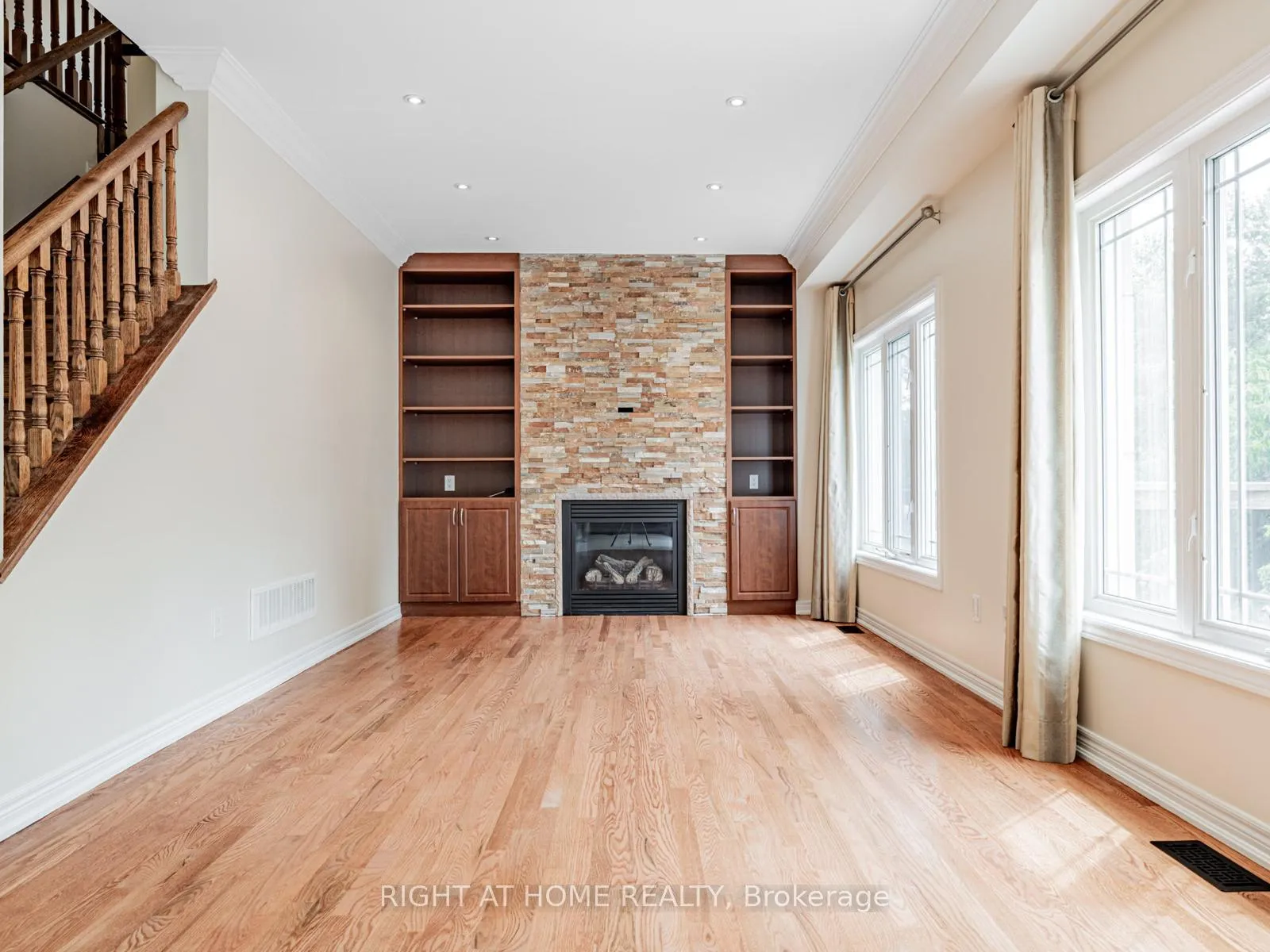 Photo 6 of 67 Timna Crescent, Vaughan, Patterson — HOMEH