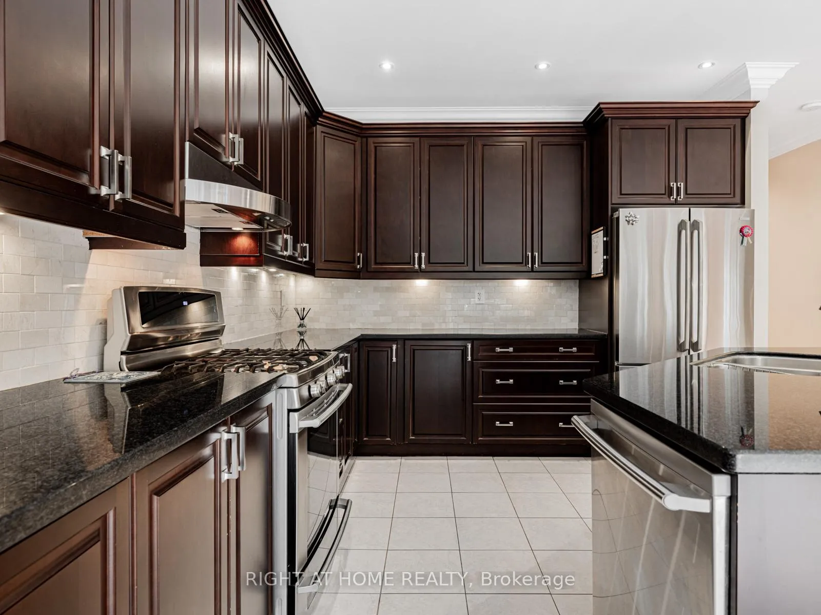 Photo 13 of 67 Timna Crescent, Vaughan, Patterson — HOMEH