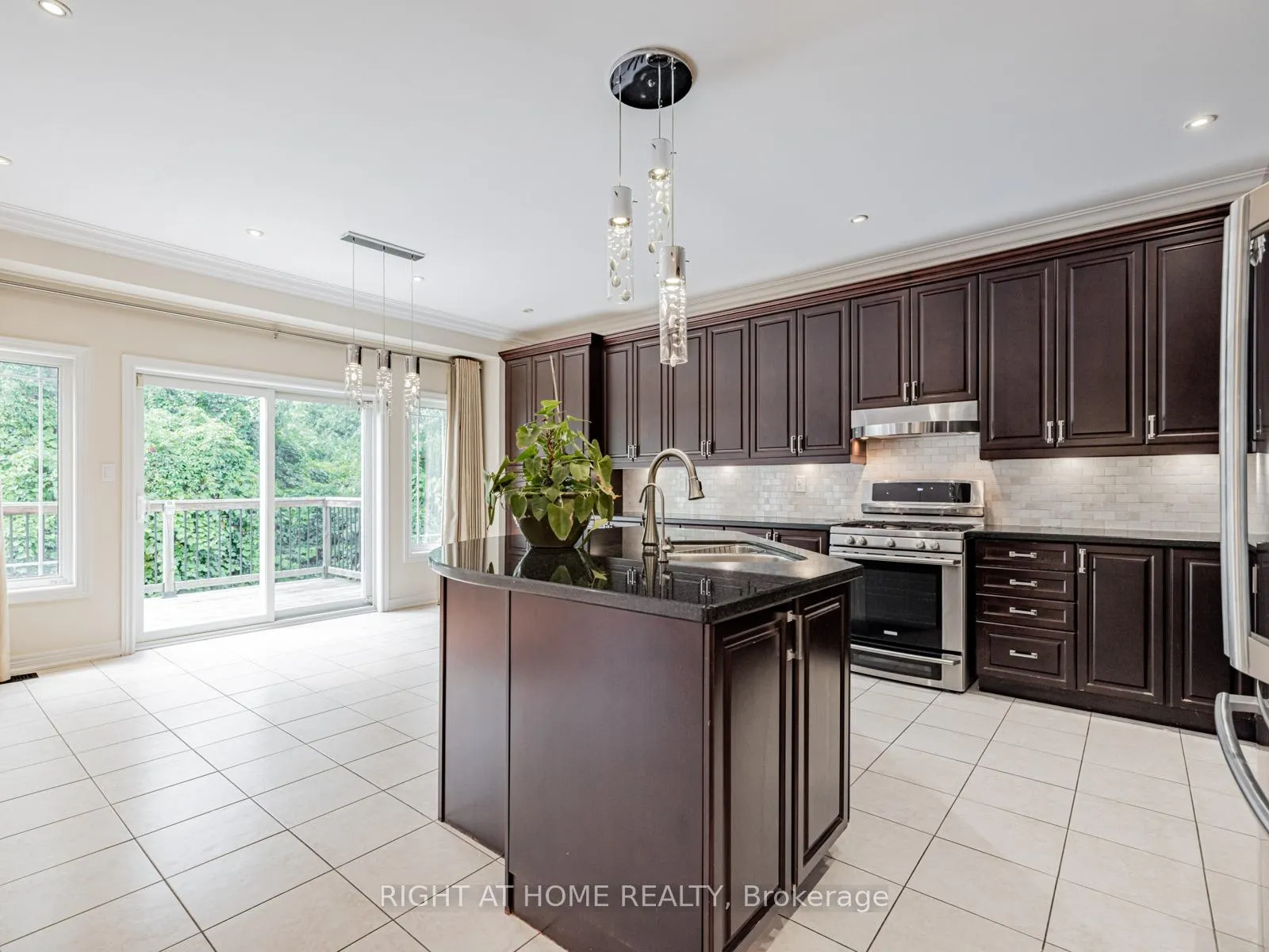 Photo 14 of 67 Timna Crescent, Vaughan, Patterson — HOMEH