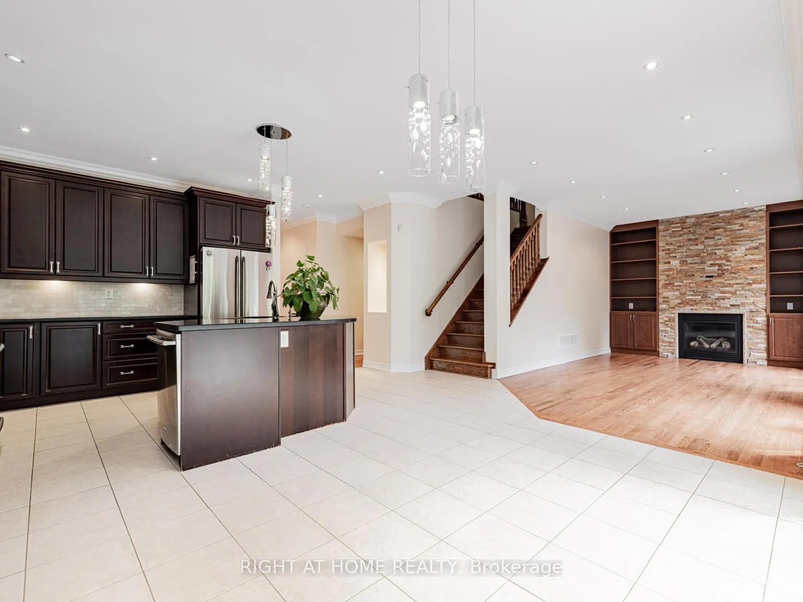 Photo 16 of 67 Timna Crescent, Vaughan, Patterson — HOMEH