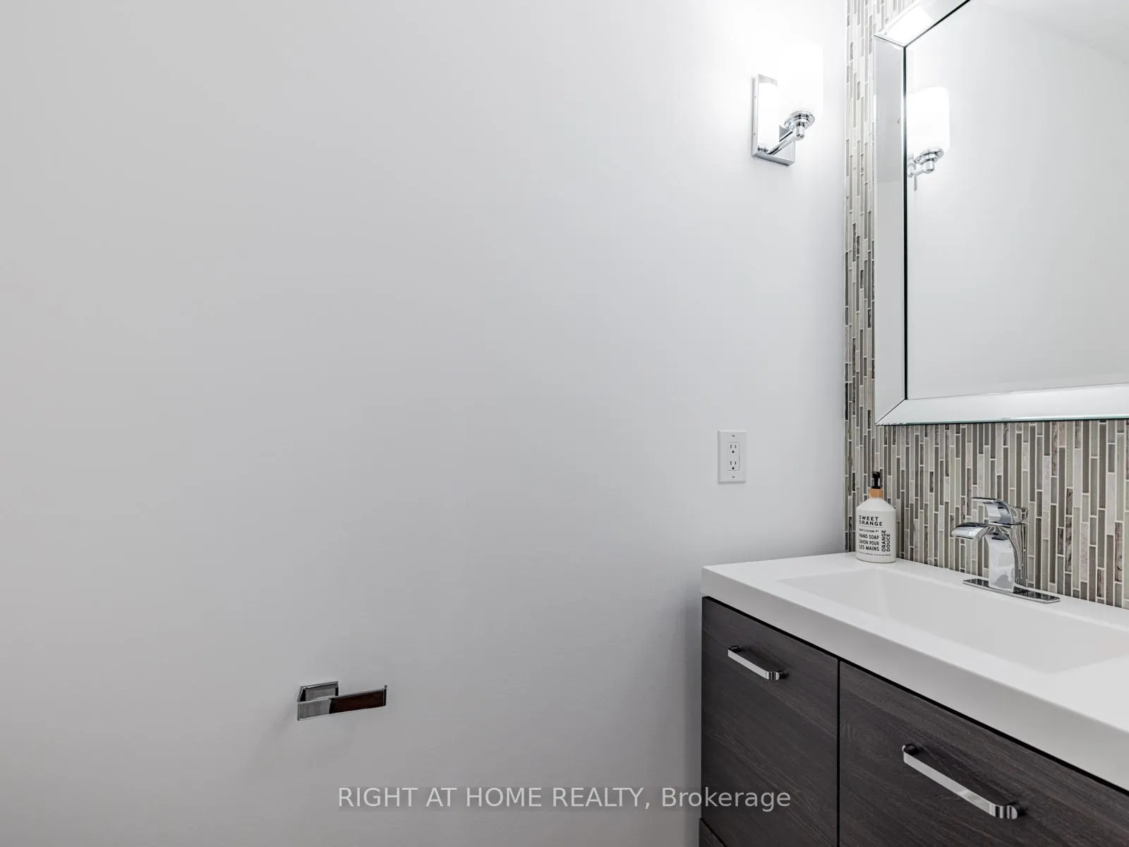 Photo 17 of 67 Timna Crescent, Vaughan, Patterson — HOMEH