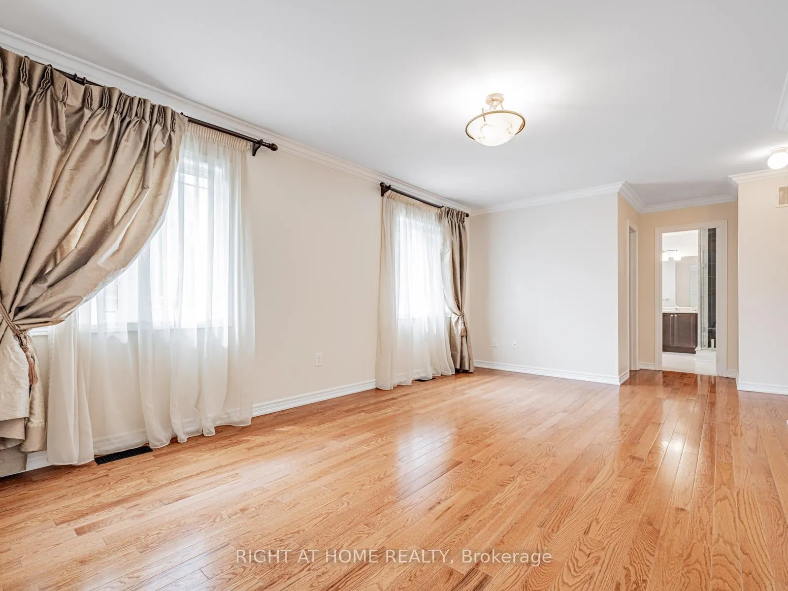 Photo 20 of 67 Timna Crescent, Vaughan, Patterson — HOMEH