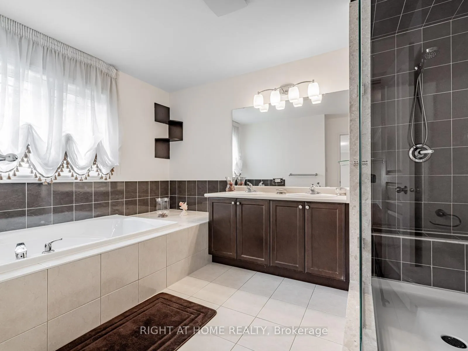 Photo 22 of 67 Timna Crescent, Vaughan, Patterson — HOMEH