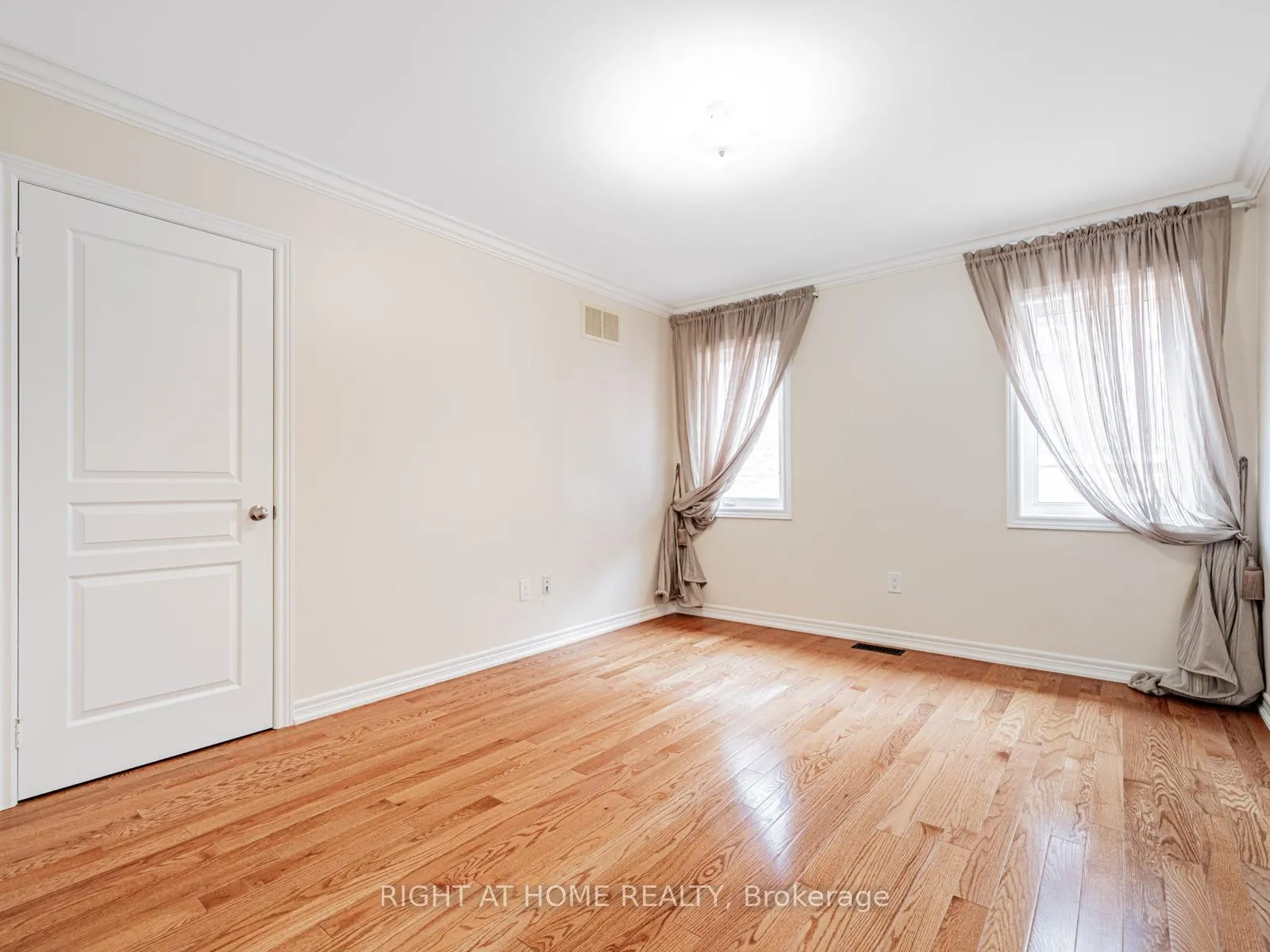 Photo 23 of 67 Timna Crescent, Vaughan, Patterson — HOMEH