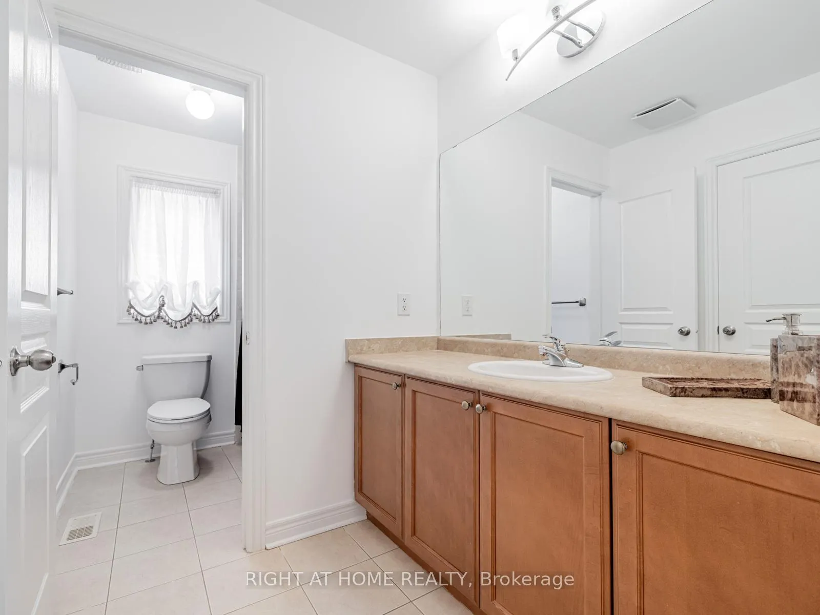 Photo 24 of 67 Timna Crescent, Vaughan, Patterson — HOMEH
