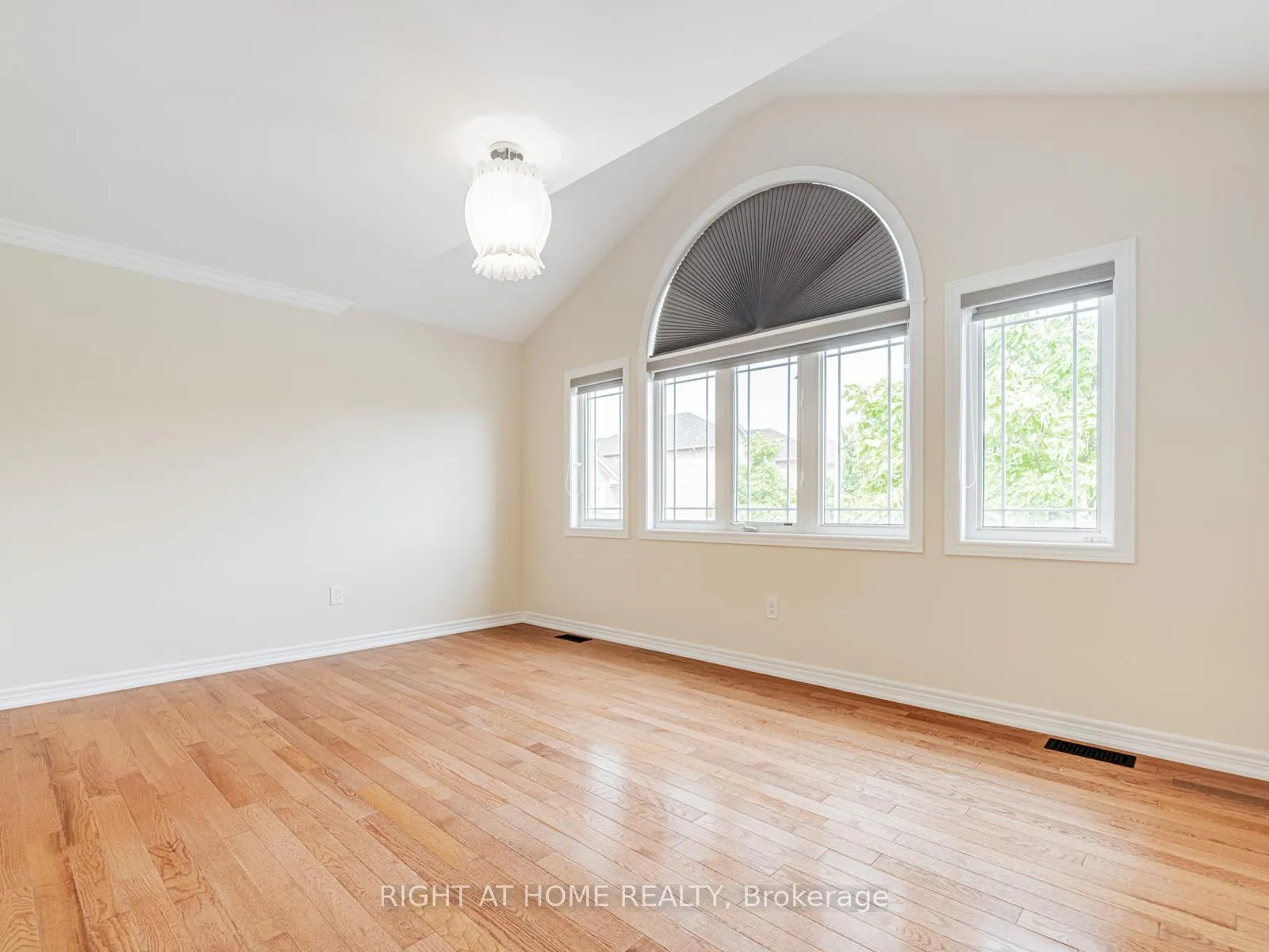 Photo 25 of 67 Timna Crescent, Vaughan, Patterson — HOMEH