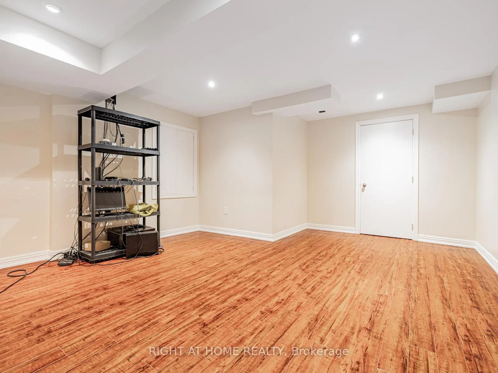 Photo 31 of 67 Timna Crescent, Vaughan, Patterson — HOMEH