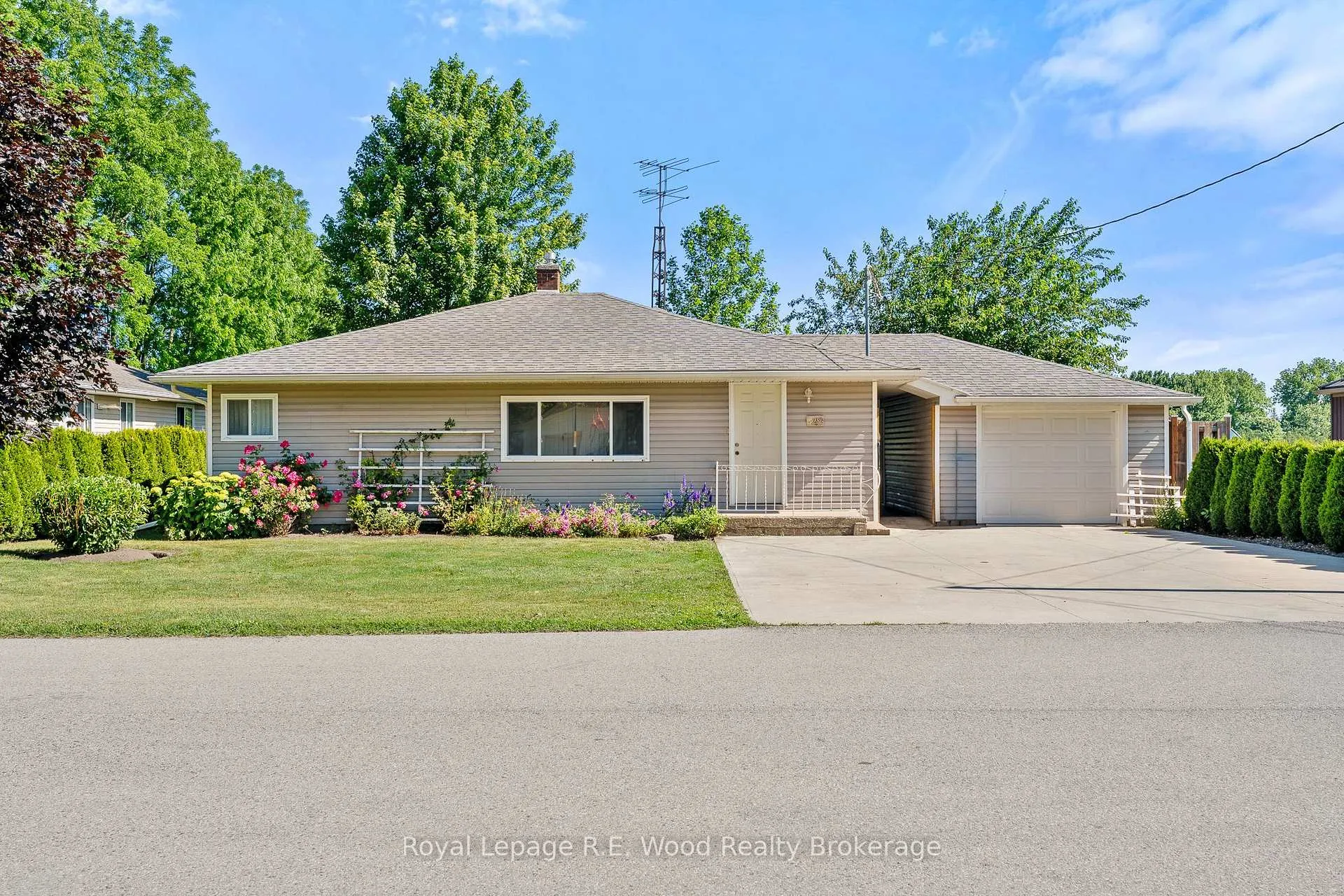 Photo 1 of 286 Walnut Street, Chatham-Kent, Dresden — HOMEH