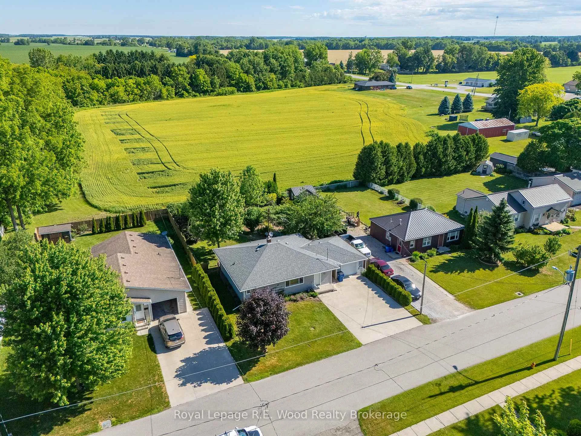 Photo 4 of 286 Walnut Street, Chatham-Kent, Dresden — HOMEH