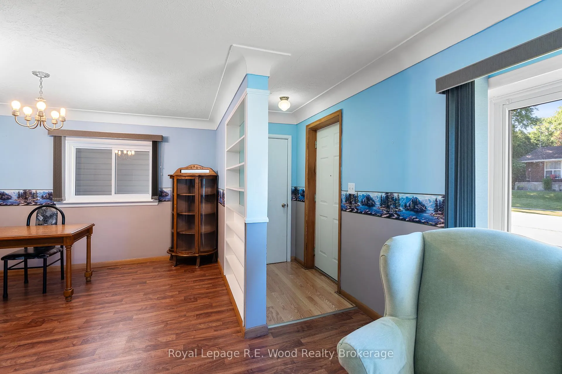 Photo 5 of 286 Walnut Street, Chatham-Kent, Dresden — HOMEH