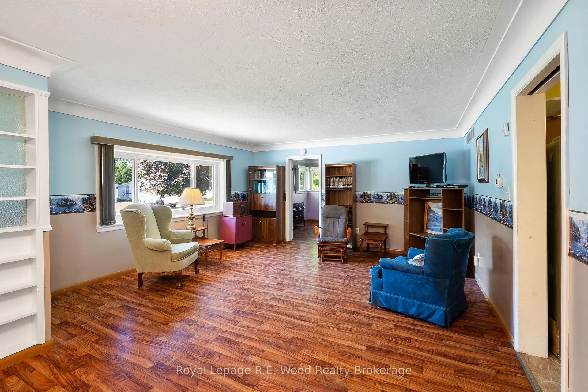 Photo 7 of 286 Walnut Street, Chatham-Kent, Dresden — HOMEH