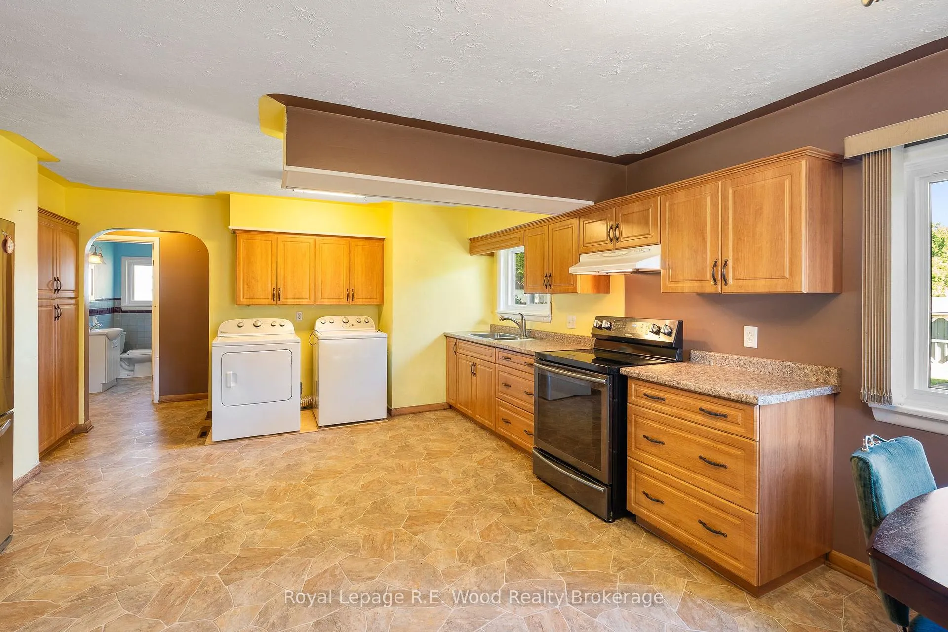Photo 11 of 286 Walnut Street, Chatham-Kent, Dresden — HOMEH