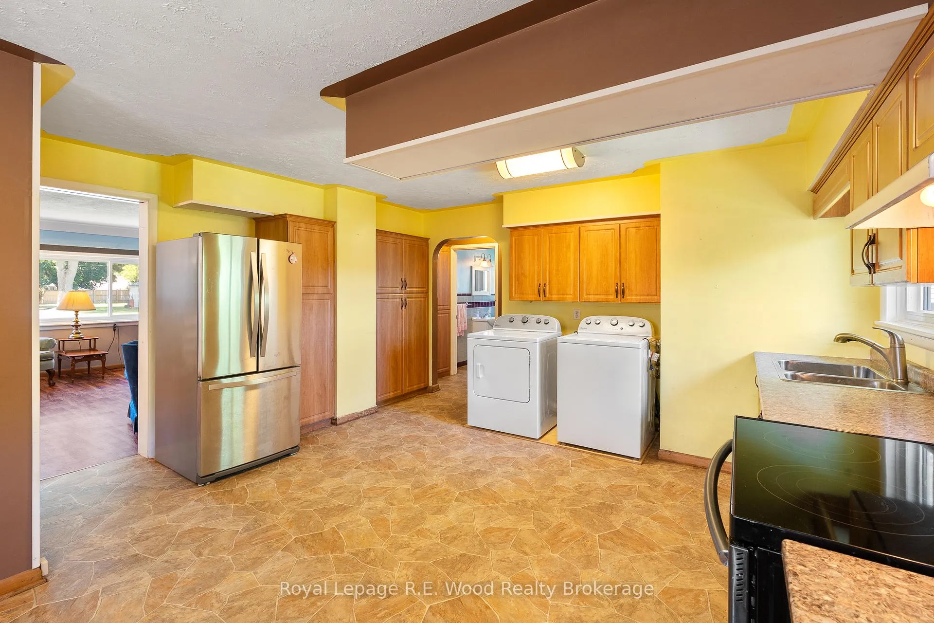 Photo 12 of 286 Walnut Street, Chatham-Kent, Dresden — HOMEH