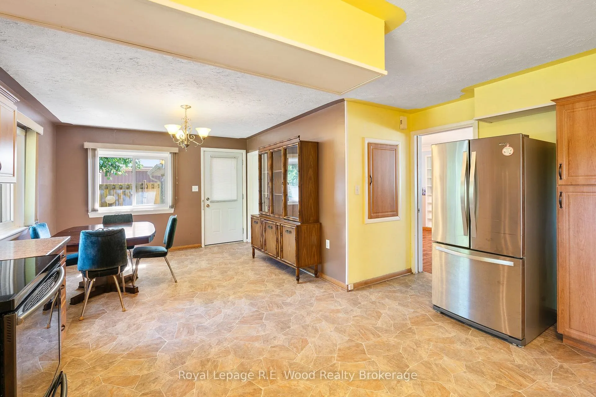 Photo 13 of 286 Walnut Street, Chatham-Kent, Dresden — HOMEH