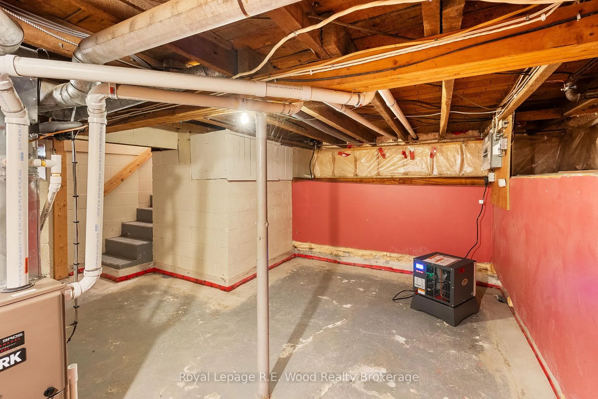Photo 19 of 286 Walnut Street, Chatham-Kent, Dresden — HOMEH