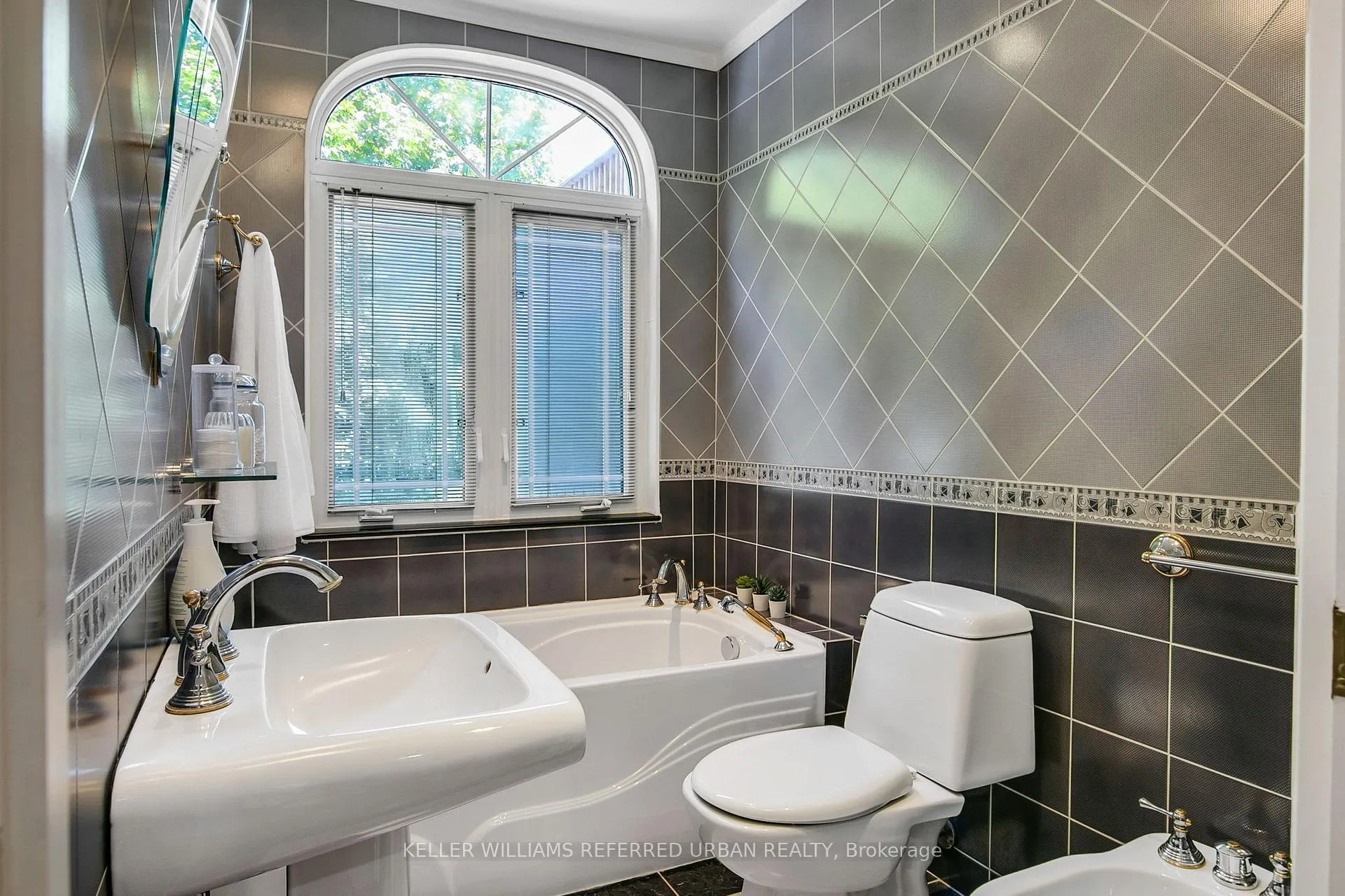 Photo 30 of 235 Bartlett Avenue, Toronto, Dovercourt-Wallace Emerson-Junction — HOMEH