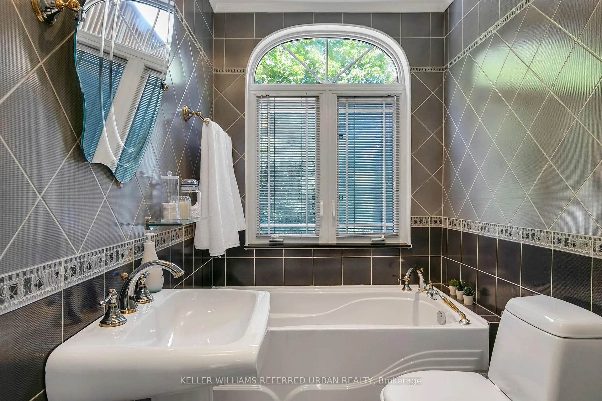 Photo 31 of 235 Bartlett Avenue, Toronto, Dovercourt-Wallace Emerson-Junction — HOMEH