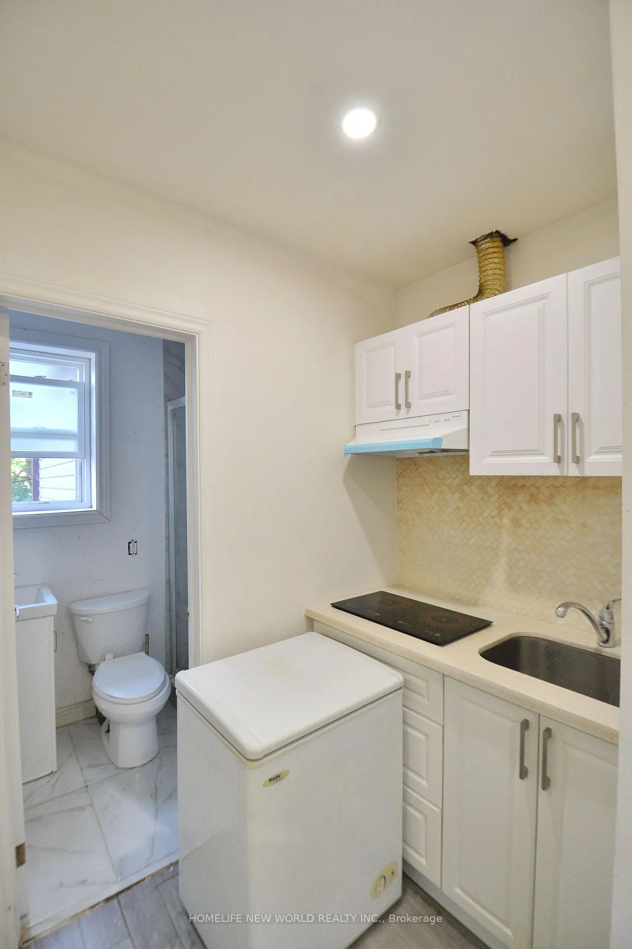 Photo 3 of Unit 204, 885 Broadview Avenue, Toronto, Playter Estates-Danforth — HOMEH