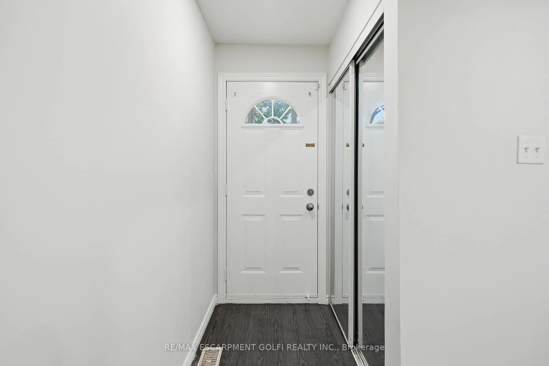 Photo 3 of Unit 14, 82 Riverdale Drive, Hamilton, Riverdale — HOMEH