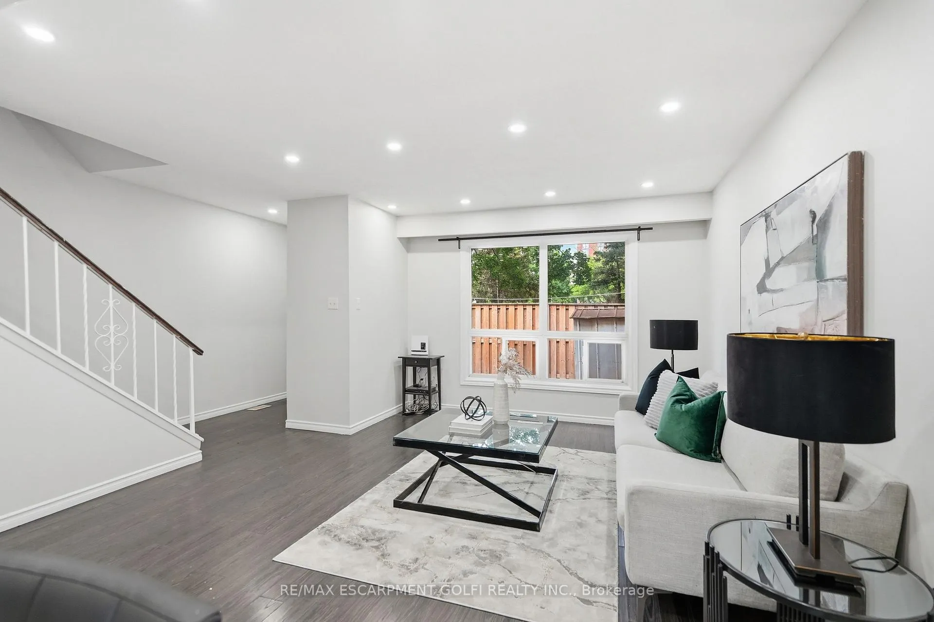 Photo 4 of Unit 14, 82 Riverdale Drive, Hamilton, Riverdale — HOMEH