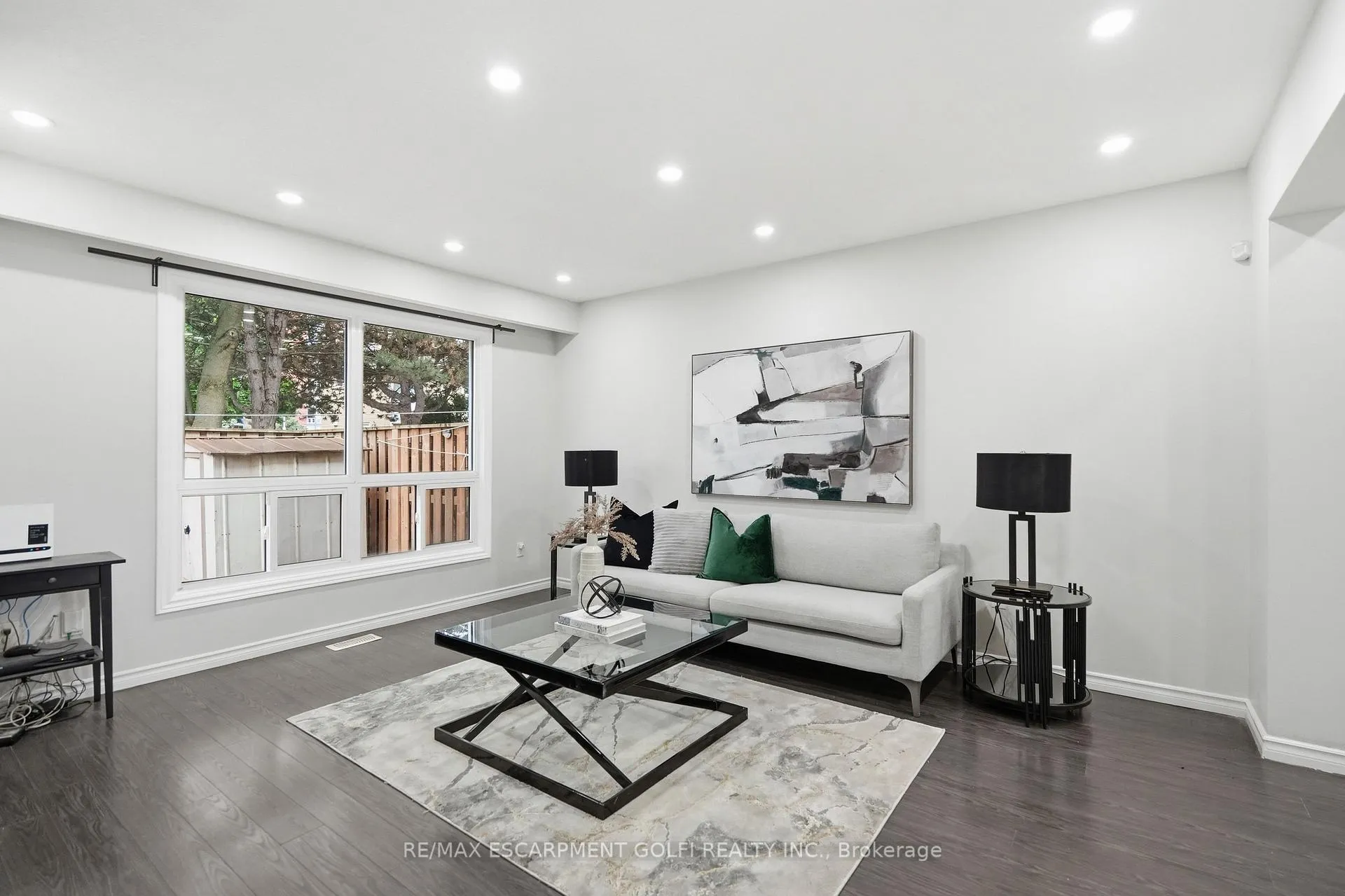 Photo 5 of Unit 14, 82 Riverdale Drive, Hamilton, Riverdale — HOMEH