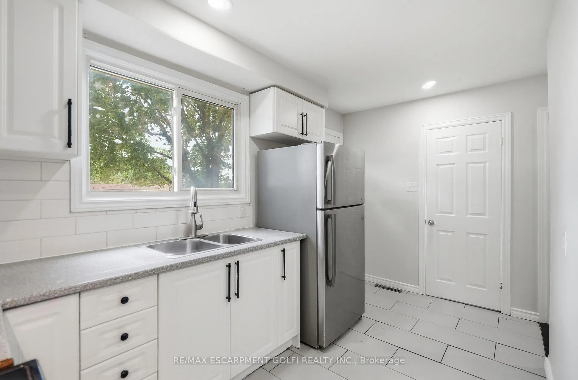 Photo 9 of Unit 14, 82 Riverdale Drive, Hamilton, Riverdale — HOMEH
