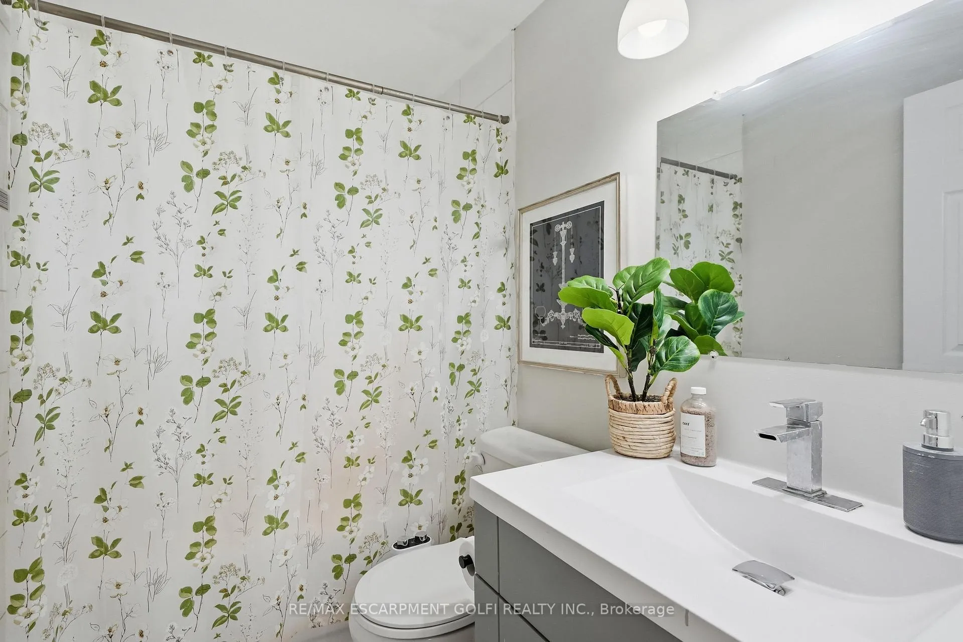 Photo 13 of Unit 14, 82 Riverdale Drive, Hamilton, Riverdale — HOMEH