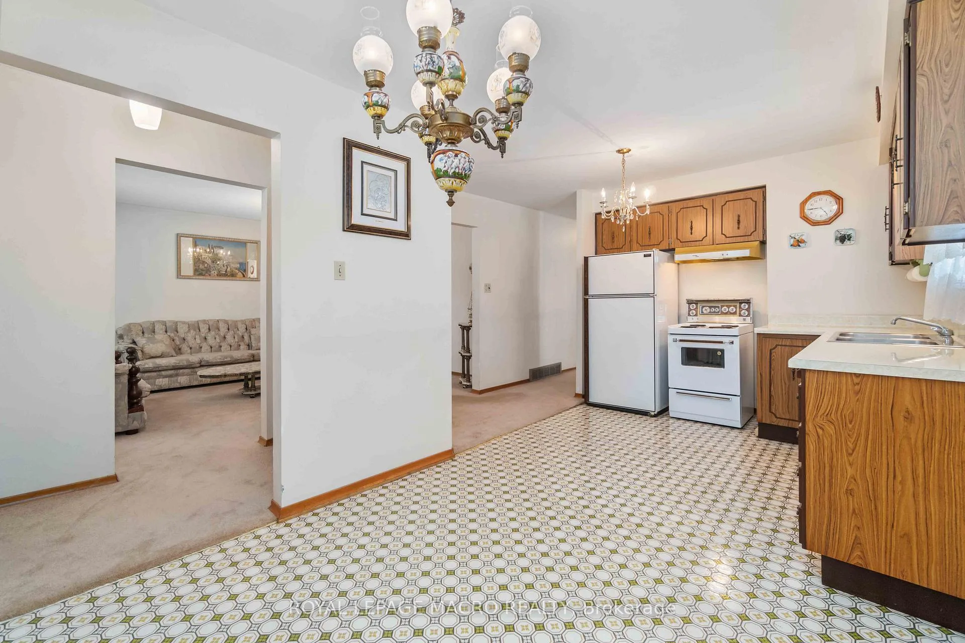 Photo 3 of 178 San Remo Drive, Hamilton, Mountview — HOMEH