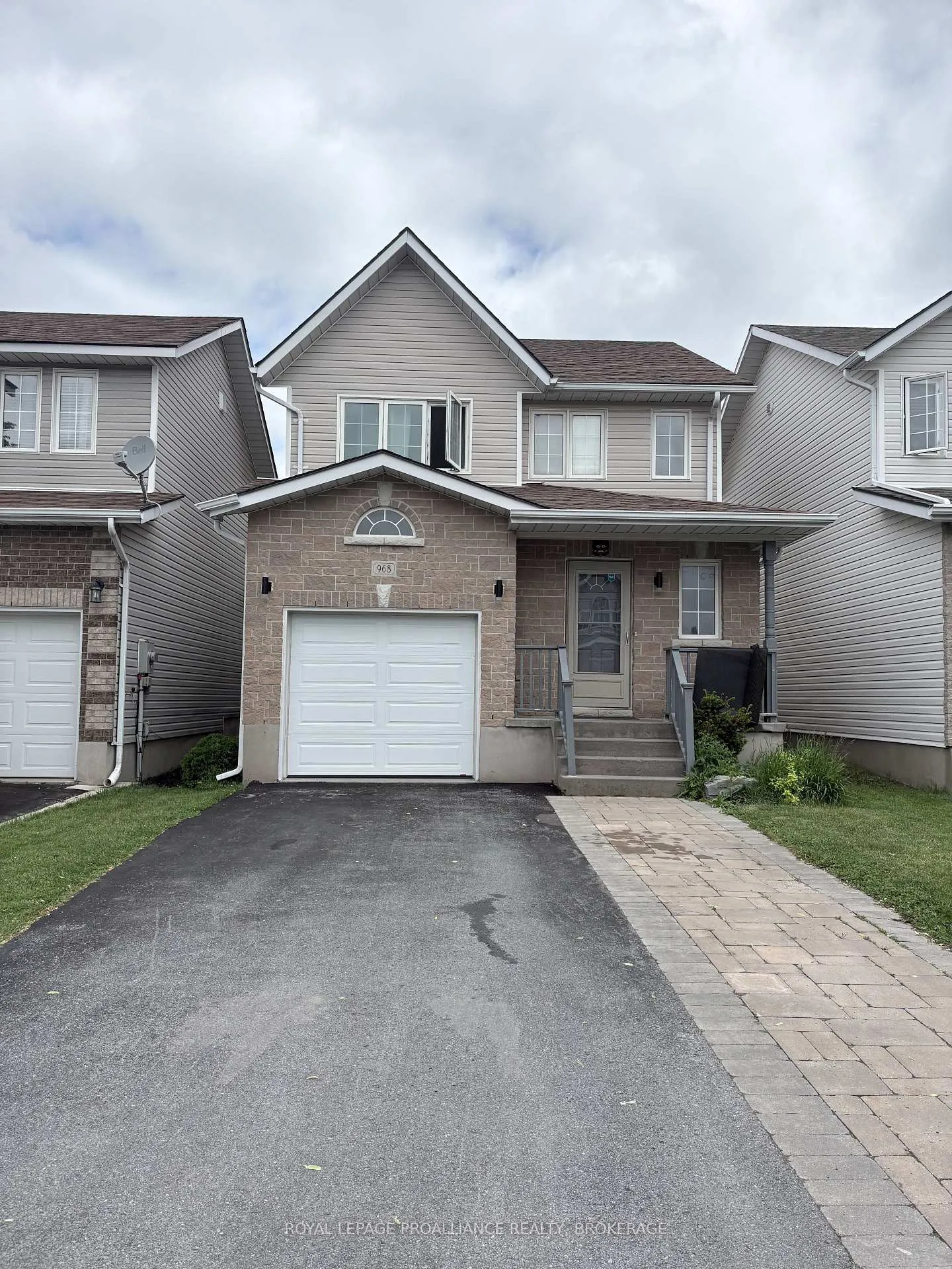 Photo 1 of 968 Bluffwood Avenue, Kingston, Kingston East (Incl Barret Crt) — HOMEH