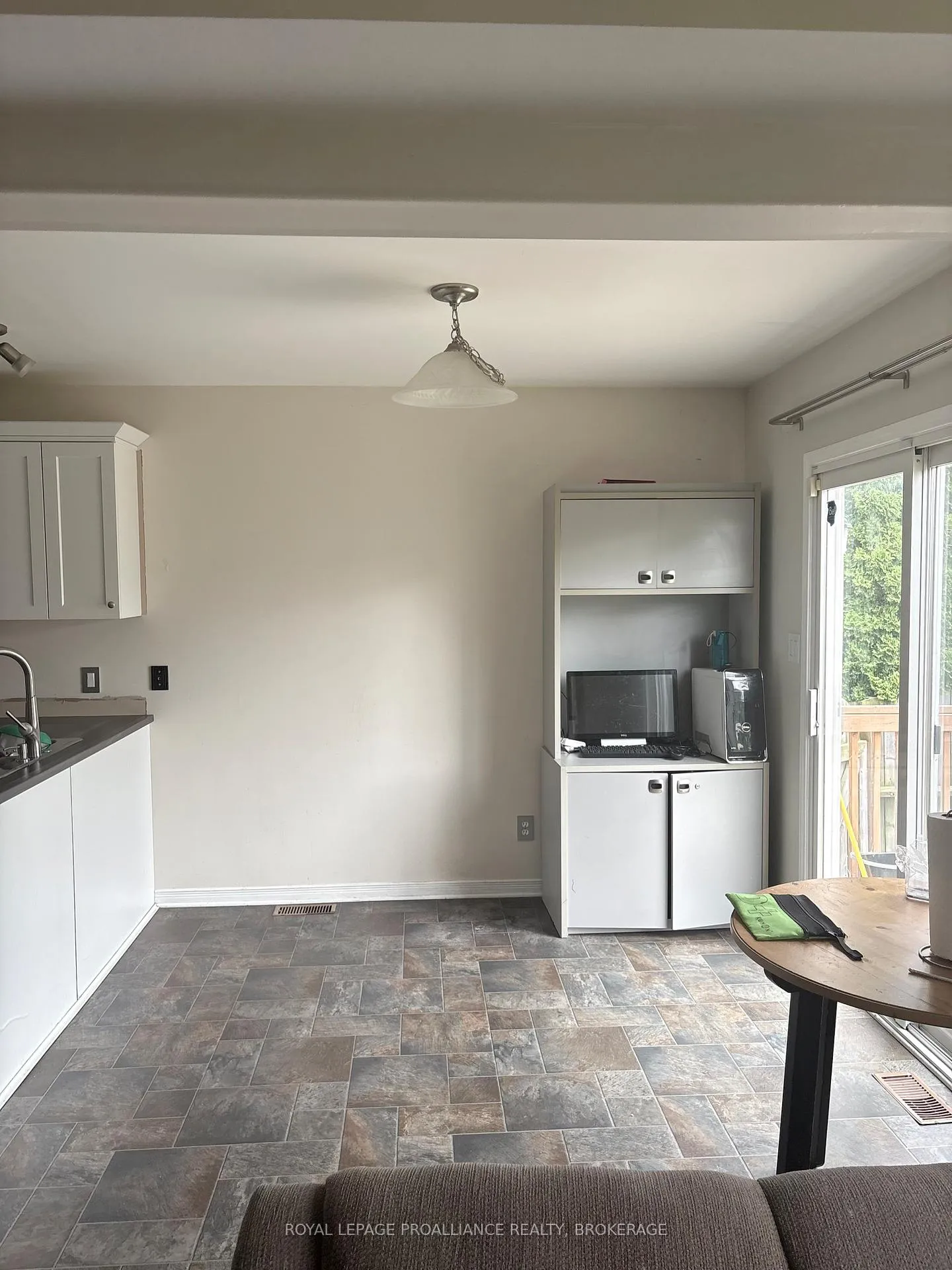Photo 4 of 968 Bluffwood Avenue, Kingston, Kingston East (Incl Barret Crt) — HOMEH