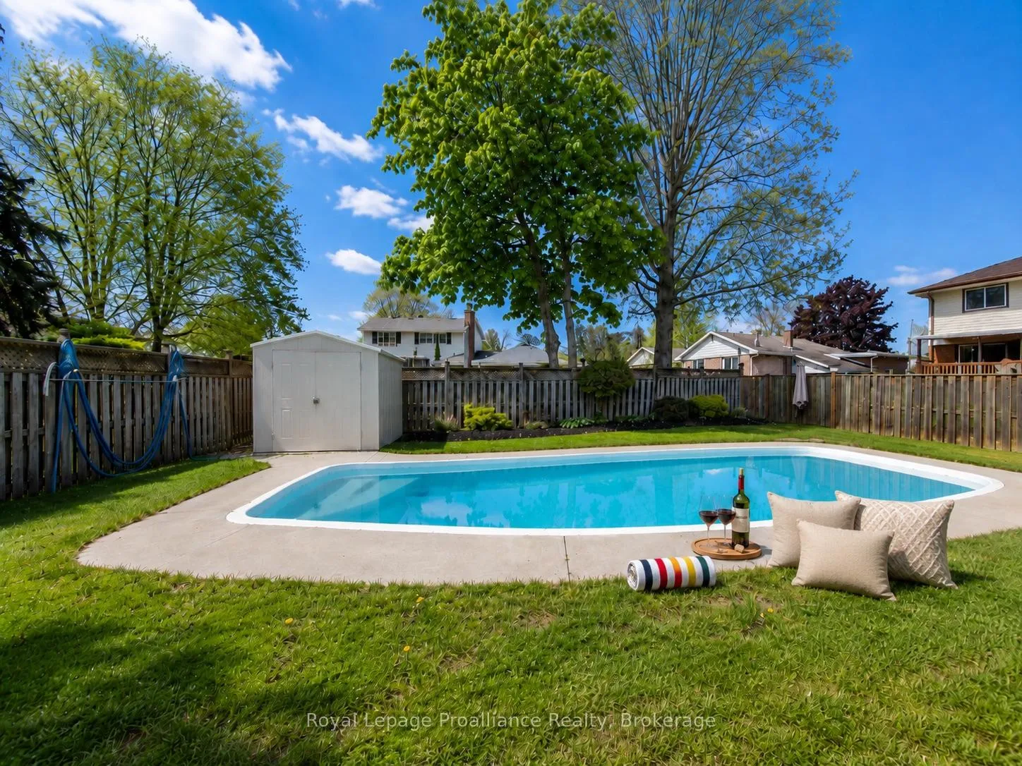 Photo 2 of 49 Plaza Square, Belleville, Belleville Ward — HOMEH