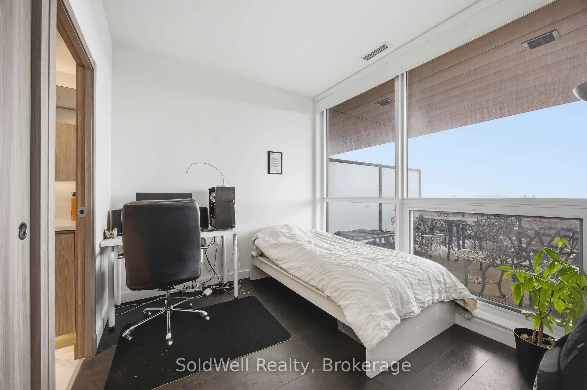 Photo 16 of Unit 2103, 25 Mcmahon Drive, North York, Bayview Village — HOMEH