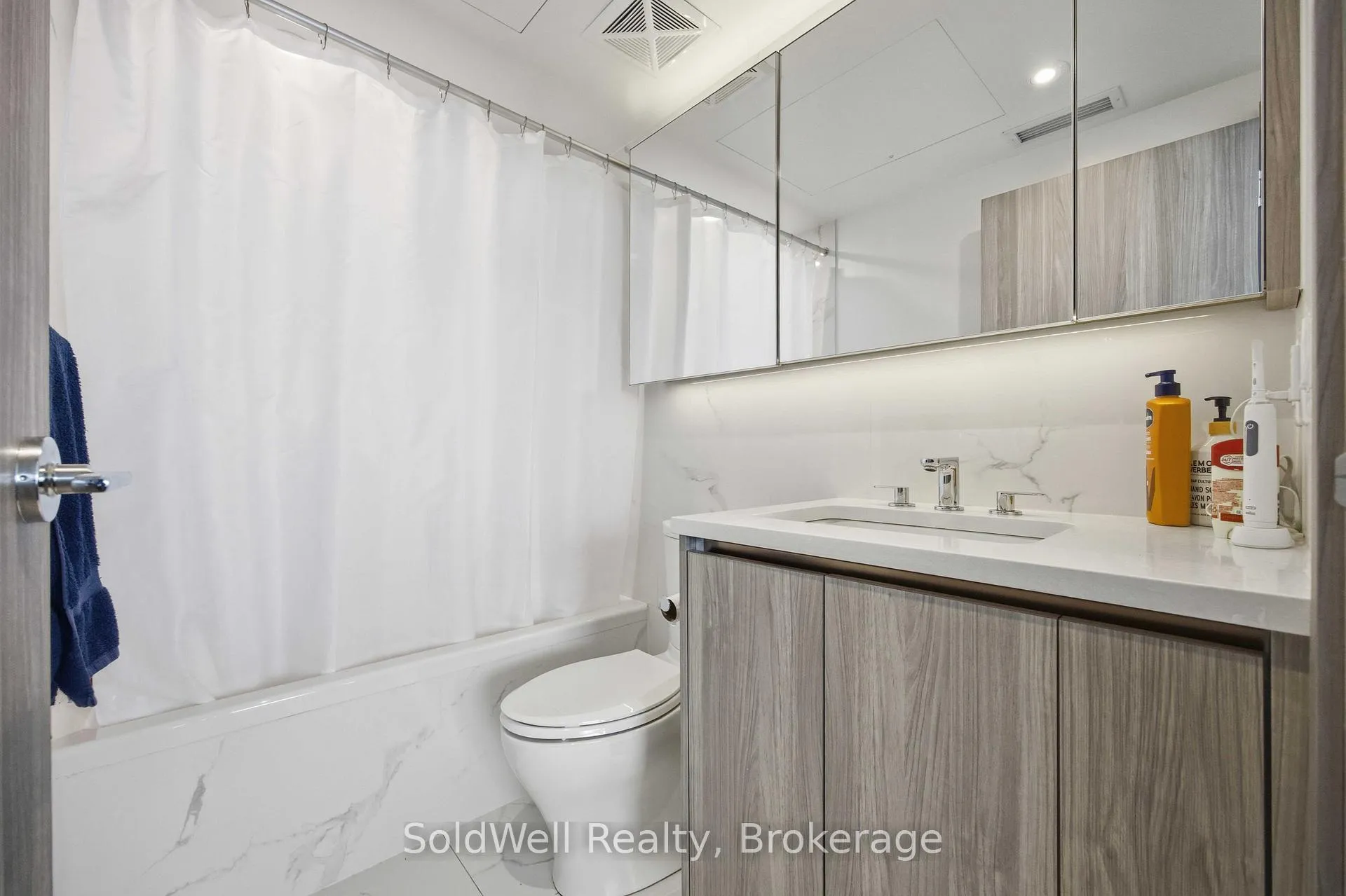 Photo 19 of Unit 2103, 25 Mcmahon Drive, North York, Bayview Village — HOMEH