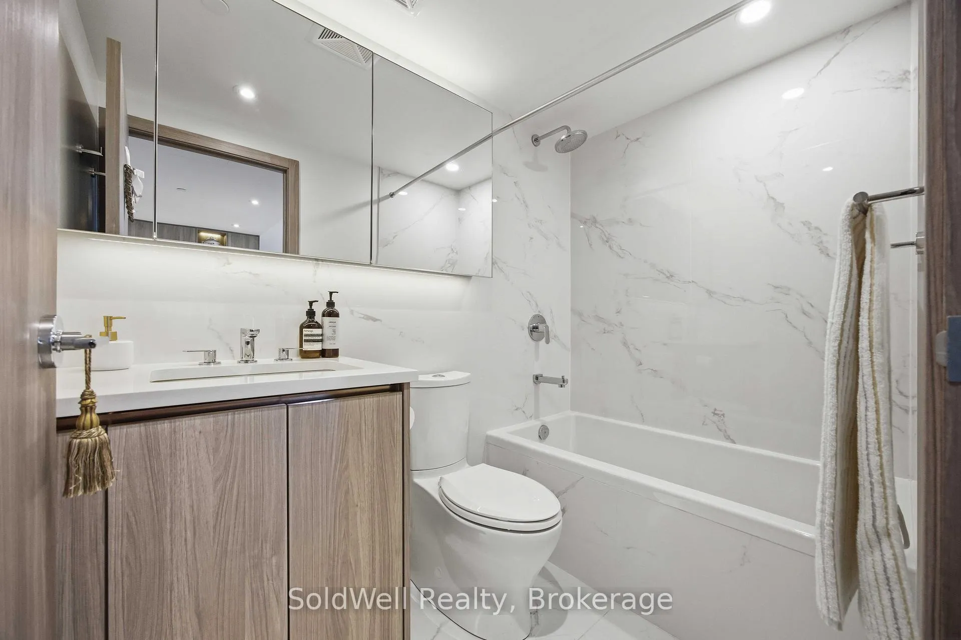 Photo 28 of Unit 2103, 25 Mcmahon Drive, North York, Bayview Village — HOMEH