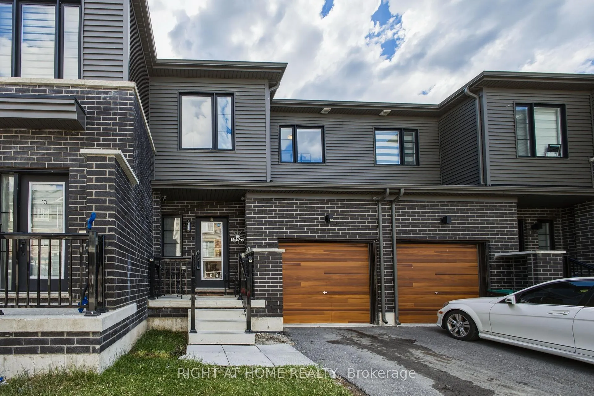 Photo 2 of 15 Hay Lane, Barrie, Rural Barrie Southeast — HOMEH