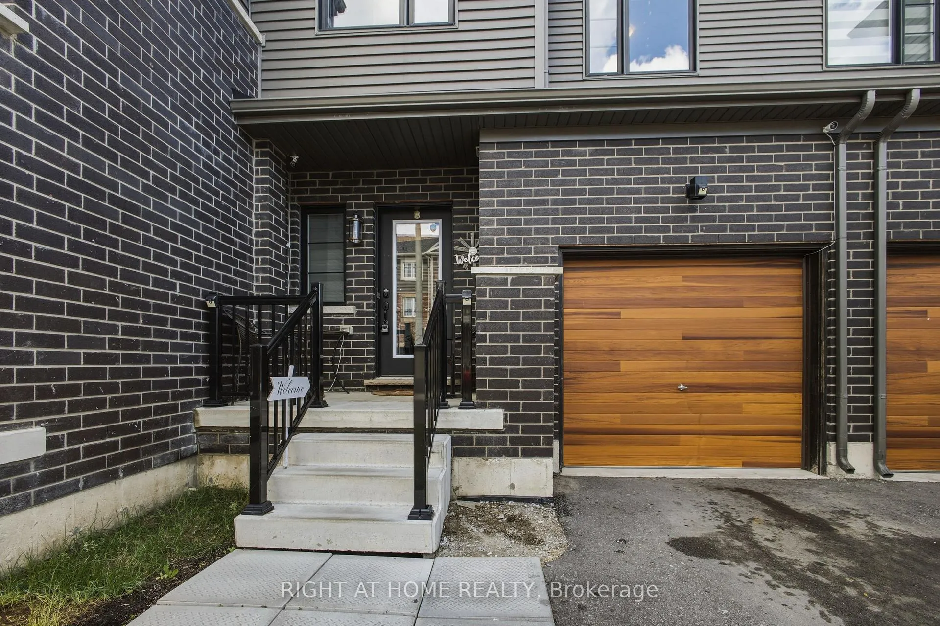Photo 3 of 15 Hay Lane, Barrie, Rural Barrie Southeast — HOMEH