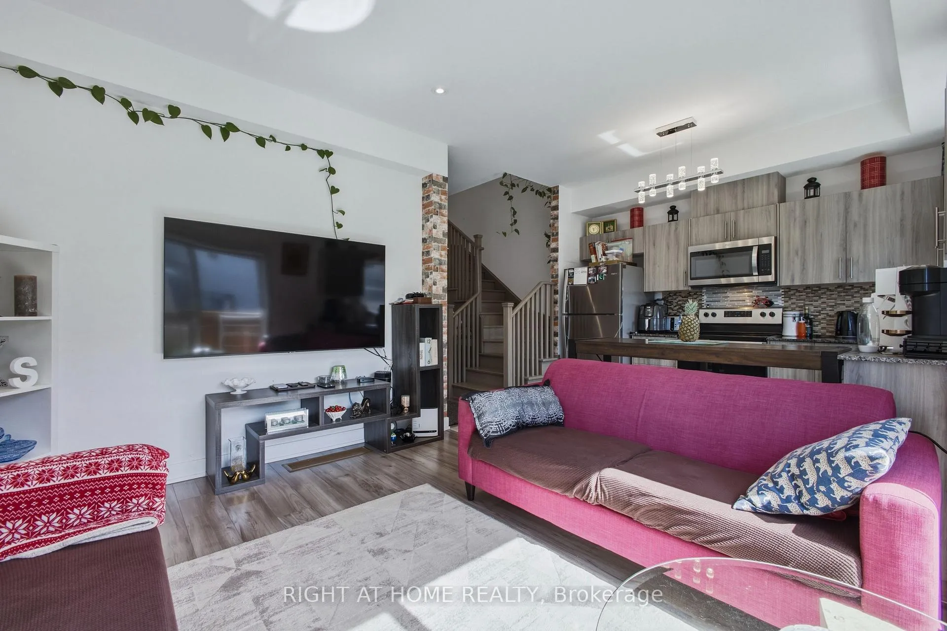 Photo 10 of 15 Hay Lane, Barrie, Rural Barrie Southeast — HOMEH