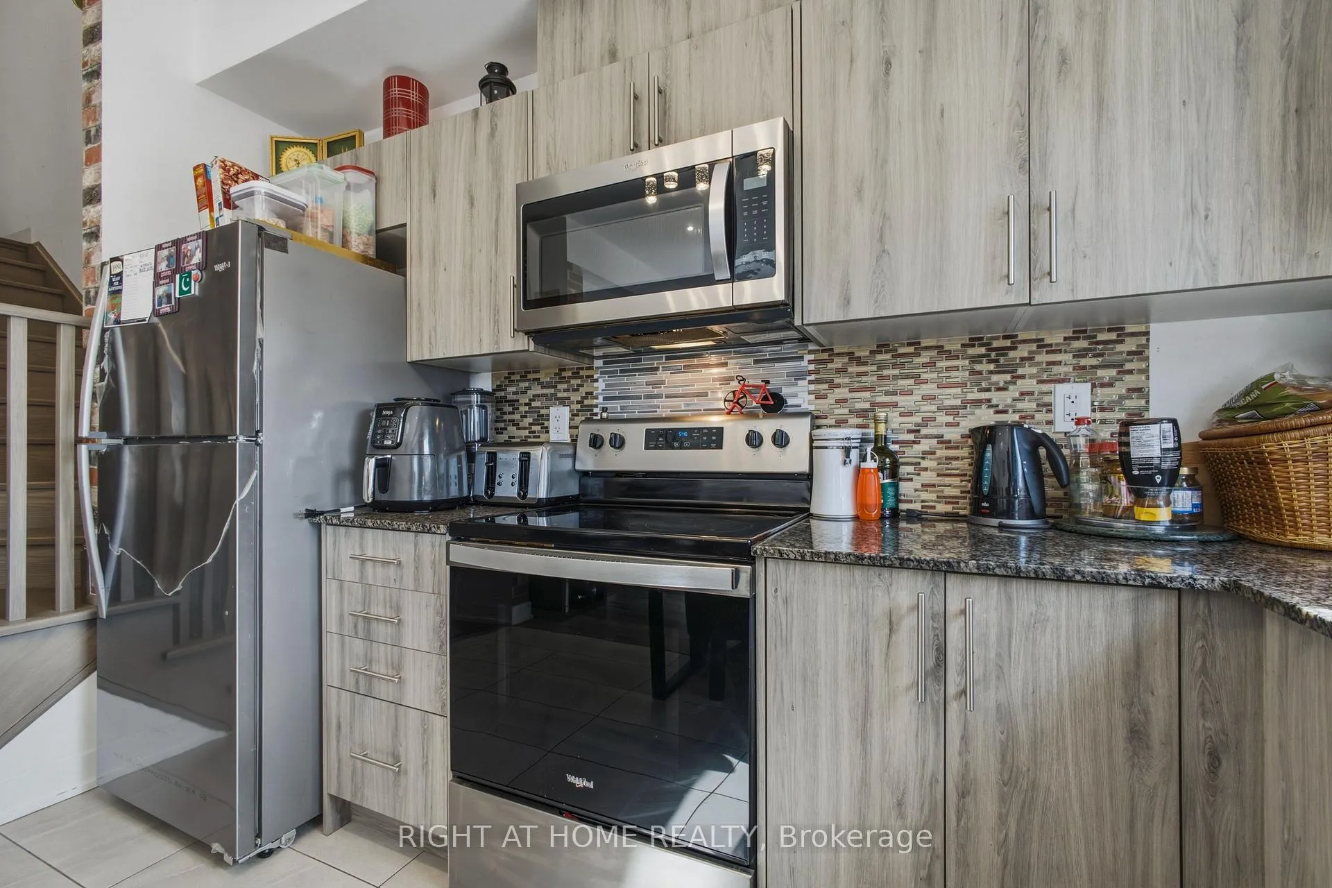Photo 13 of 15 Hay Lane, Barrie, Rural Barrie Southeast — HOMEH